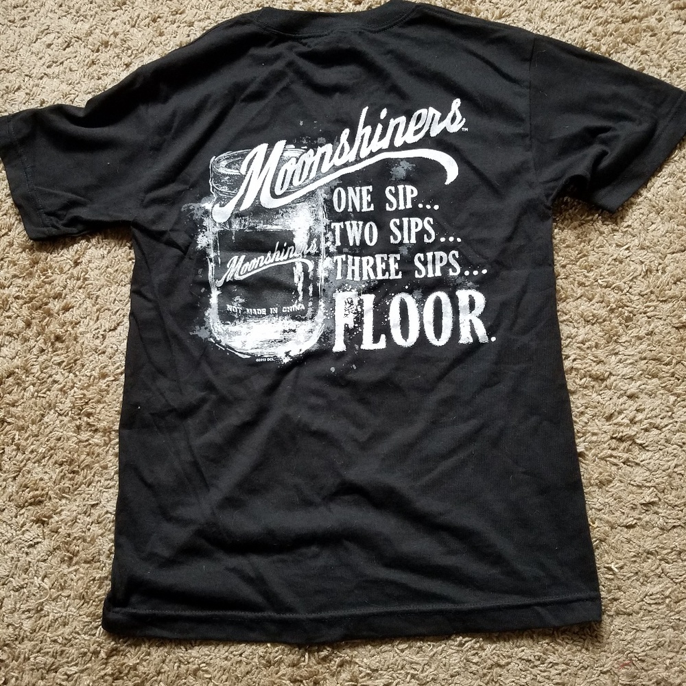 Moonshiners black graphic T shirt small